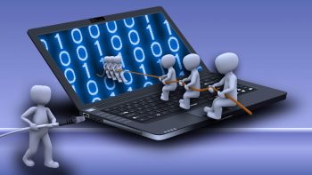 Vendedores aprendendo sobre automação comercial